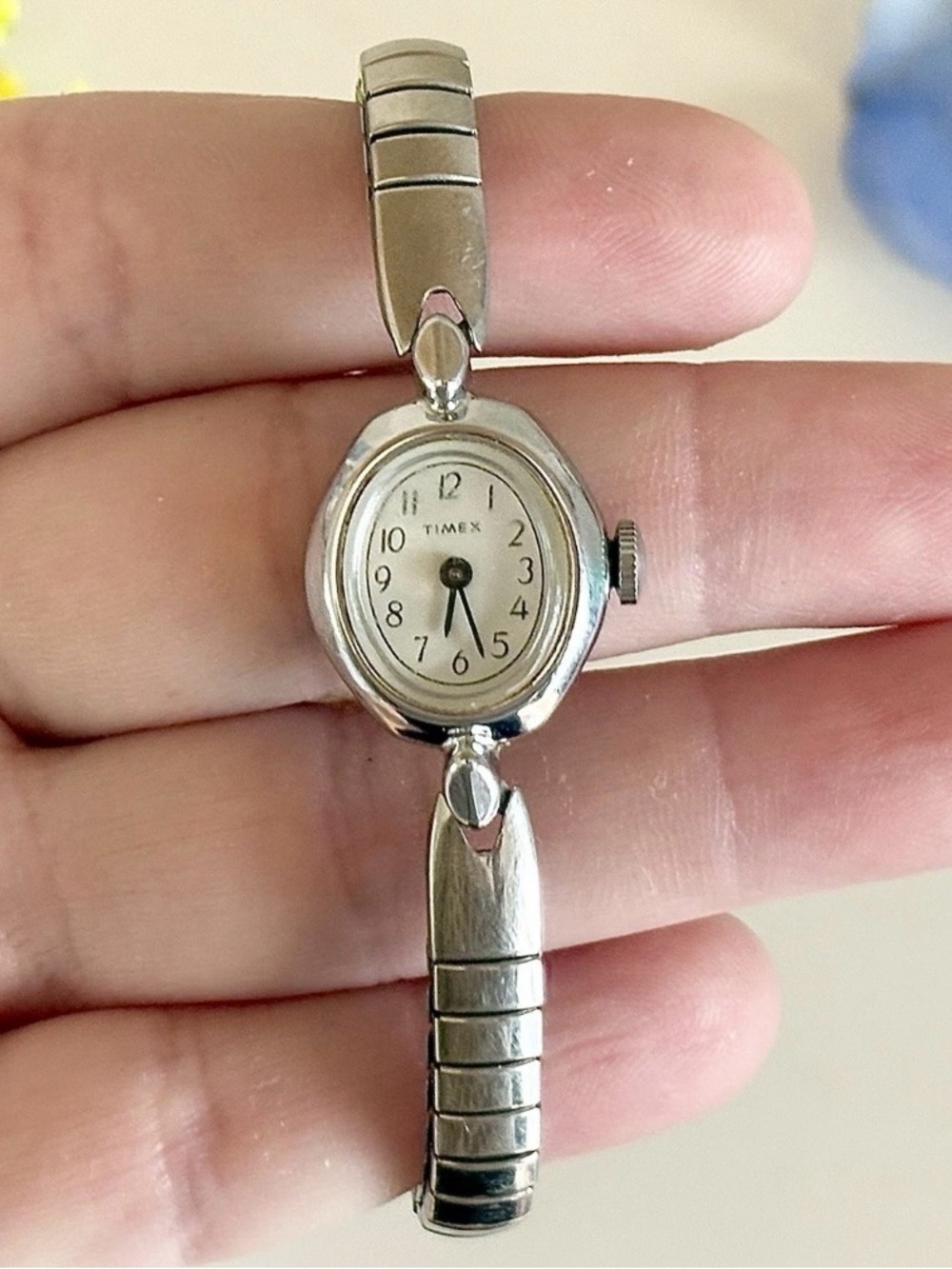 Vintage Ladies Timex Mechanical Petite Silver Oval Casual Expansion Watch WORKS!